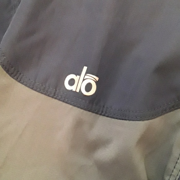 ALO Yoga Jackets & Blazers - Alo Yoga Light weight  Zip Up Jacket  Size Small